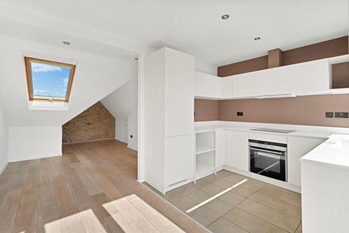 2 Bedroom Flat For Sale In Bromar Road, East Dulwich, London, SE5