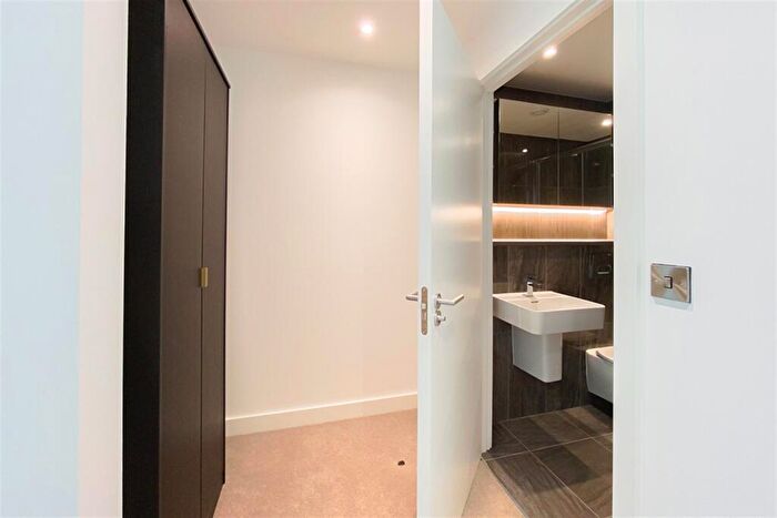 2 Bedroom Apartment To Rent In Elizabeth Tower, M15