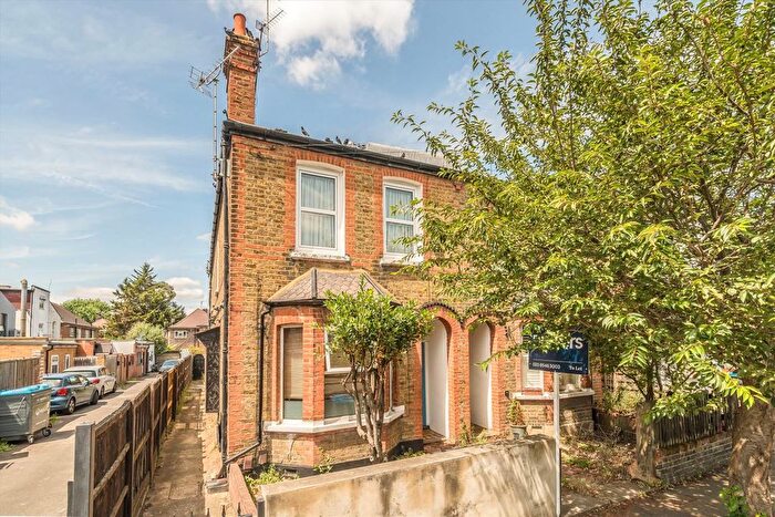 2 Bedroom Flat To Rent In Chatham Road, Kingston Upon Thames, KT1