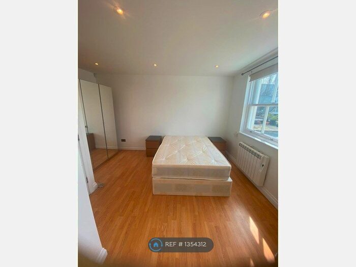 2 Bedroom Maisonette To Rent In Hornsey Road, London, N19