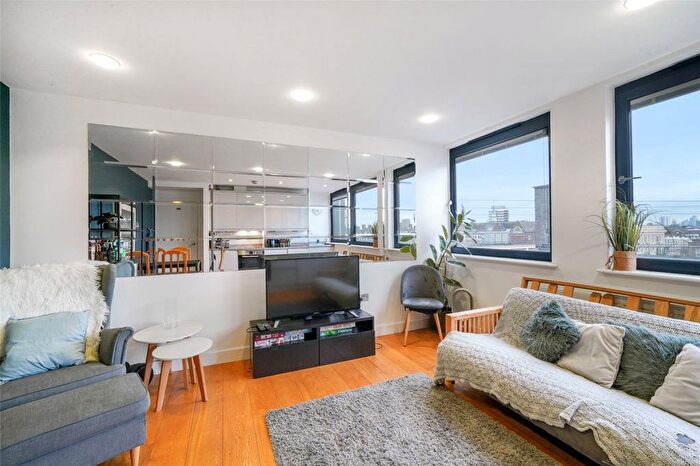 2 Bedroom Flat For Sale In Grafton Road, London, NW5