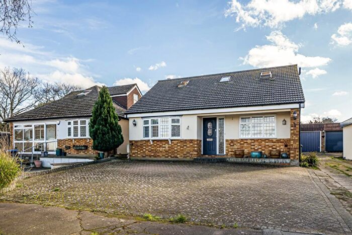 4 Bedroom Detached House For Sale In Wroxham Gardens, Enfield, EN2