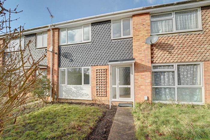 3 Bedroom Terraced House For Sale In Kenilworth Walk, Bedford, MK41