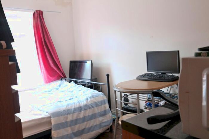 Studio To Rent In White Hart Lane, London N22