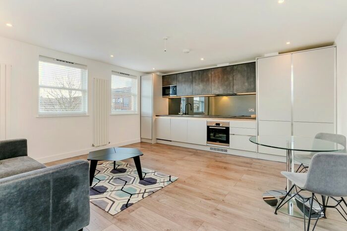 1 Bedroom Flat To Rent In Karam Court, Commercial Road, Whitechapel, London, E1