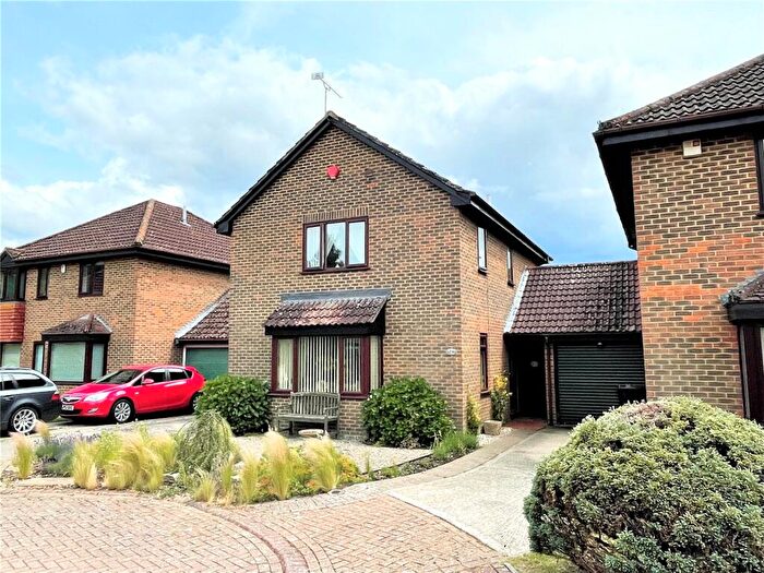 3 Bedroom Link Detached House For Sale In Burgate Fields, Fordingbridge, Hampshire, SP6