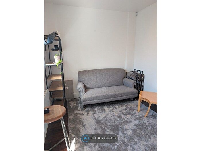 1 Bedroom Flat To Rent In Hampton Hill, Greater London, TW12