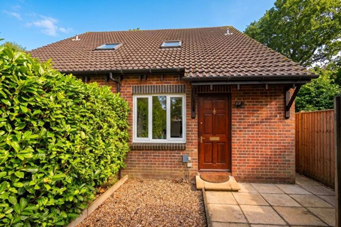 1 Bedroom Terraced House To Rent In Knaphill, Woking, Surrey, GU21