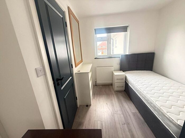 7 Bedroom Semi-detached House To Rent In Hunters Grove, Hayes, UB3