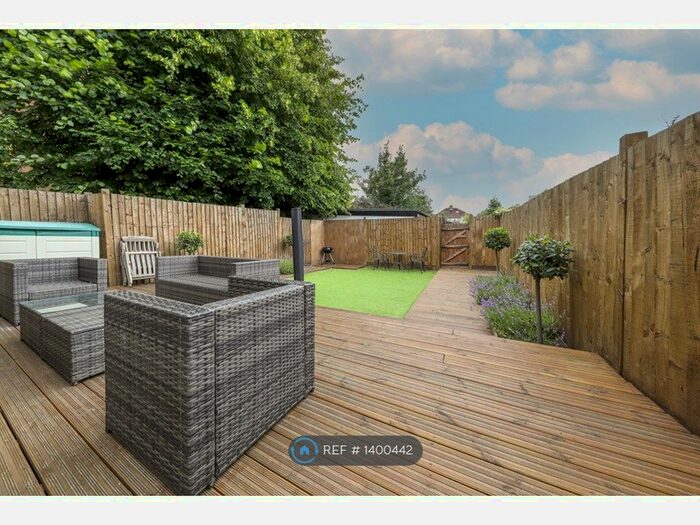 2 Bedroom Flat To Rent In Edenhall, Beckenham, BR3