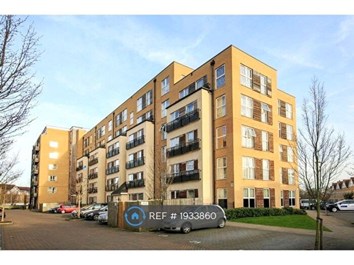 2 Bedroom Flat To Rent In Lanadron Close, Isleworth, TW7