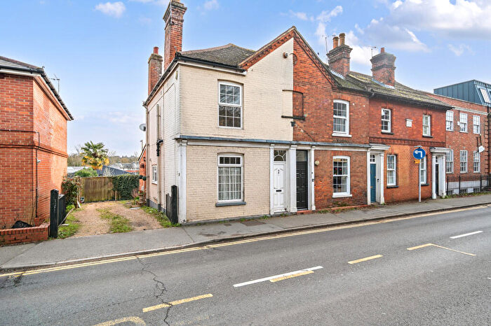 2 Bedroom End Of Terrace House For Sale In East Street, Farnham, GU9