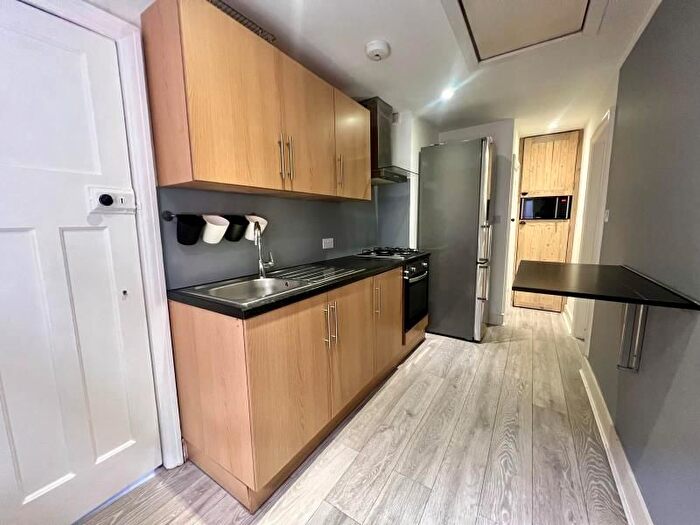 2 Bedroom Flat To Rent In London Road, Blackwater, Camberley, GU17