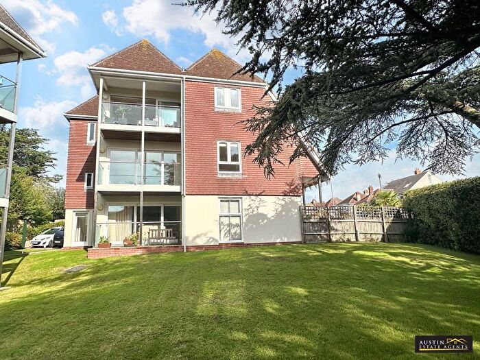 2 Bedroom Flat For Sale In Woodlands Grange, St Georges Avenue, Lodmoor/ Greenhill, Weymouth, DT4