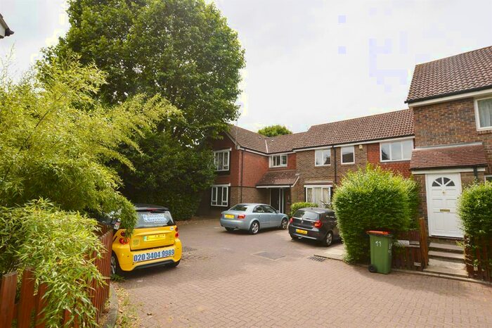 Studio To Rent In Elmley Close, London, E6