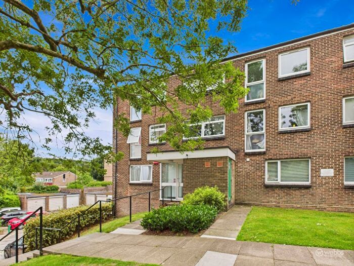 1 Bedroom Flat For Sale In Templar Court, Forestdale, Croydon, CR0