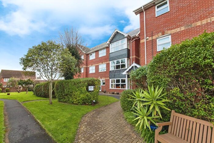 2 Bedroom Flat For Sale In Long Causeway, Exmouth, Devon, EX8