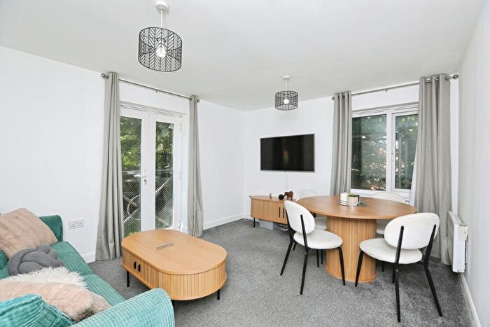 2 Bedroom Flat For Sale In Harris Place, Tovil, Maidstone, Kent, ME15