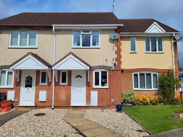 2 Bedroom House To Rent In Chatsworth Road, Swindon, SN25