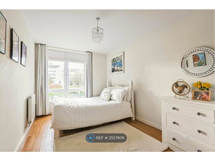 2 Bedroom Flat To Rent In The Meridian, Reading, RG1