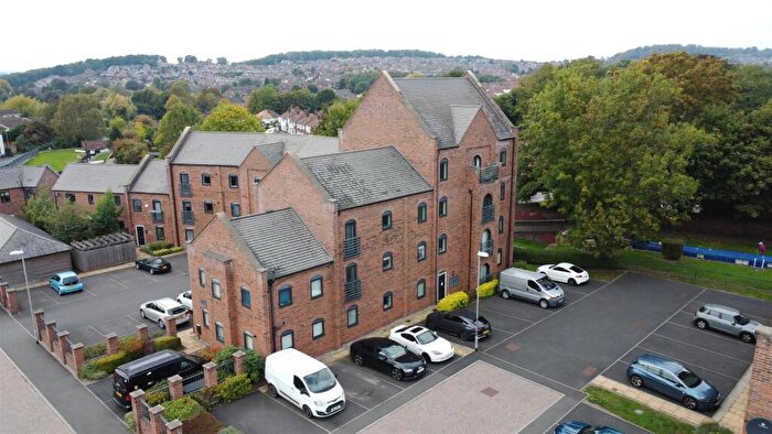 2 Bedroom Apartment For Sale In Argyle Close, Stourbridge, DY8