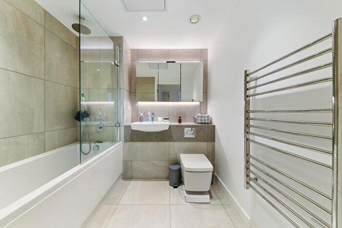 1 Bedroom Apartment To Rent In Packington Square, Islington, London, N1