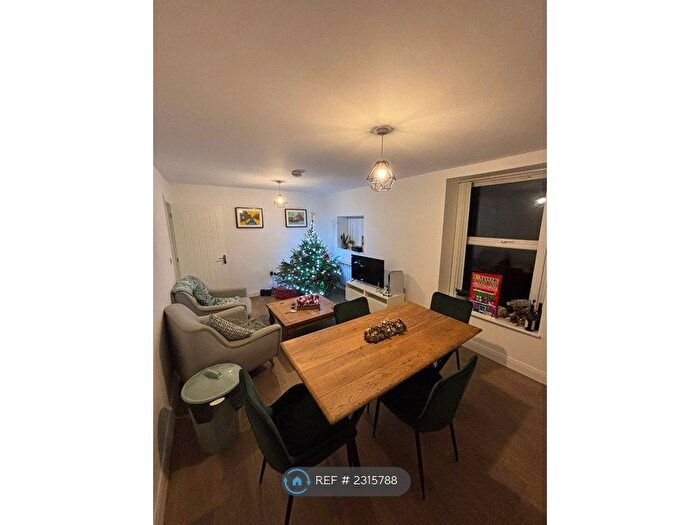 2 Bedroom Flat To Rent In Bury Road, Rawtenstall, Rossendale, BB4