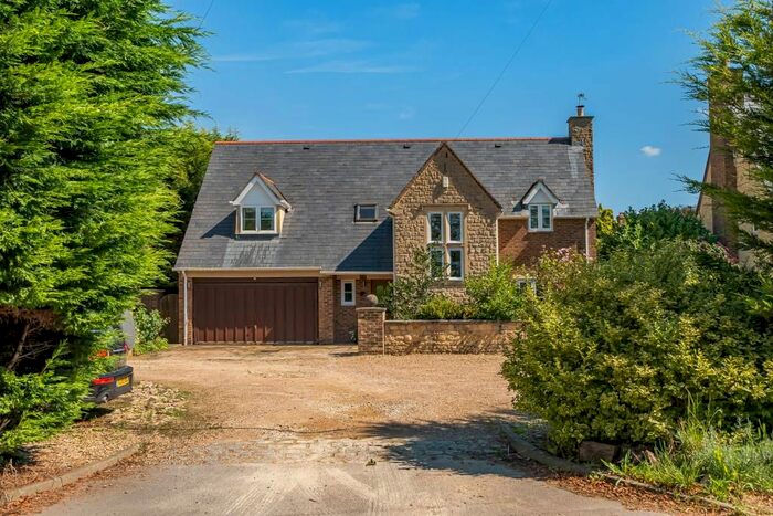 4 Bedroom Detached House For Sale In Standlake, Oxfordshire, OX29