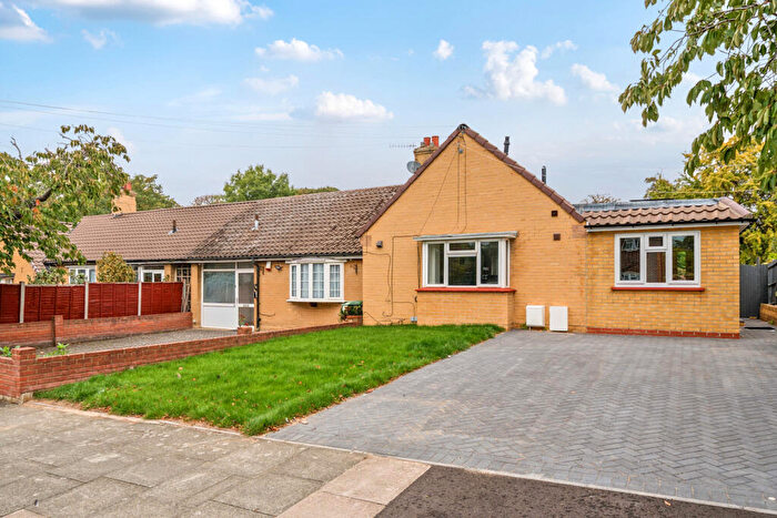 3 Bedroom Bungalow For Sale In Stansted Crescent, Bexley, DA5