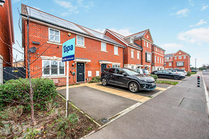 3 Bedroom Semi Detached House For Sale In Richmer Road, Erith, DA8