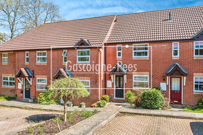 2 Bedroom Property To Rent In Badger Close, Guildford, GU2