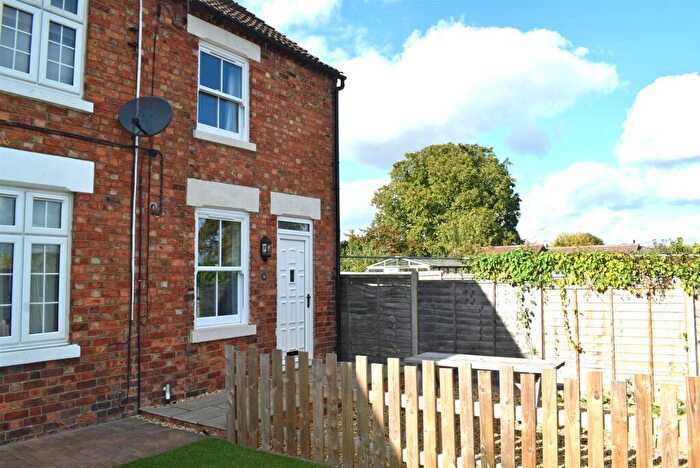 2 Bedroom End Of Terrace House To Rent In Long Row, Woodford, NN14