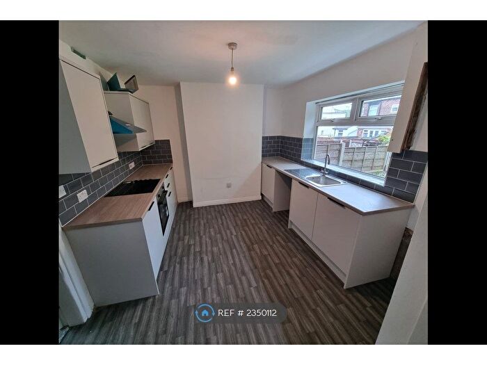 2 Bedroom Semi-Detached House To Rent In Moreton Street, Chadderton, Oldham, OL9