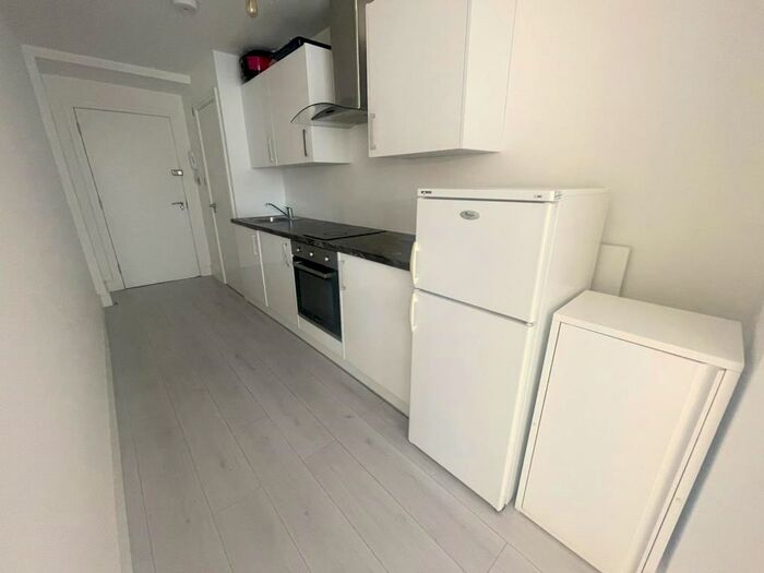 Apartment To Rent In Town Centre, Swindon, SN1