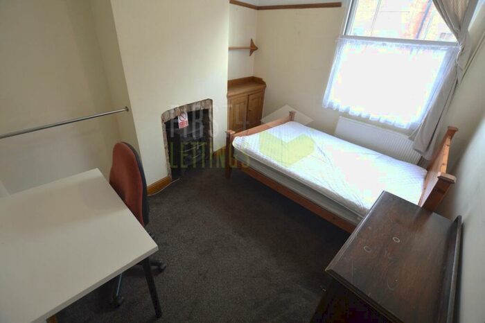 3 Bedroom Terraced House To Rent In St. Leonards Road, Leicester, LE2