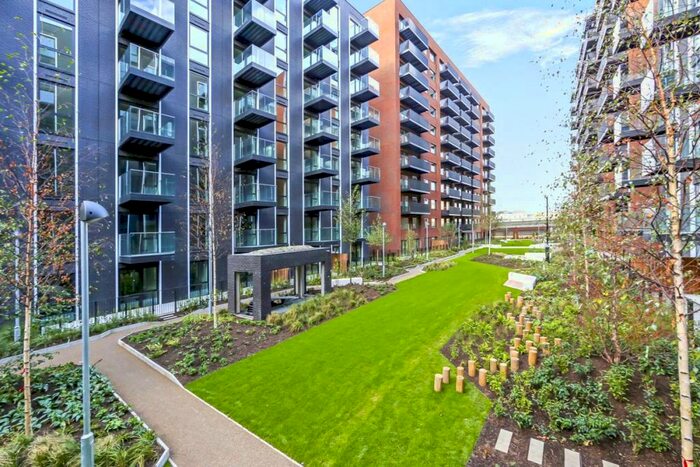 Apartment To Rent In Shipwright Street, London, E16