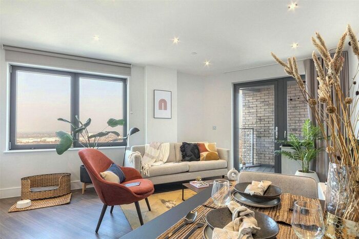 2 Bedroom Flat To Rent In Uncle Southall, Merrick Road, Southall, UB2