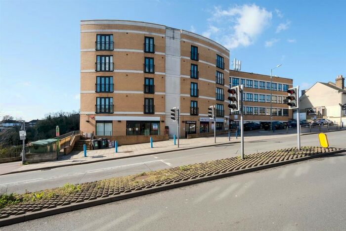 1 Bedroom Flat To Rent In Cliffside Court, West Hill, Dartford, DA1