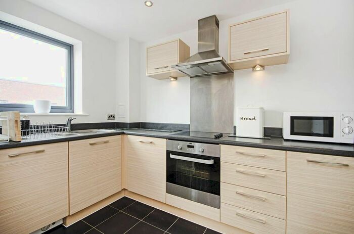 2 Bedroom Flat To Rent In Mornington Close, Colindale, London, NW9