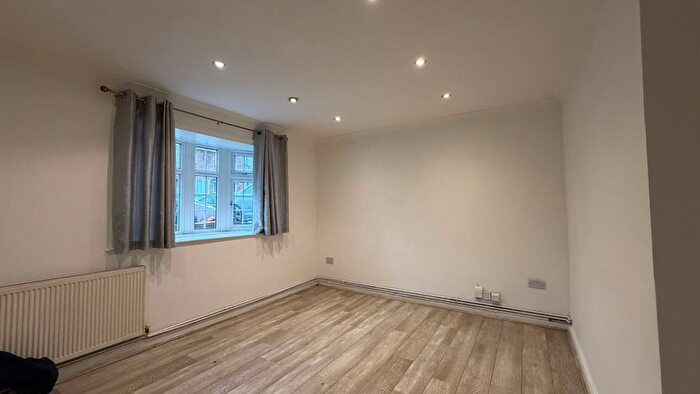 4 Bedroom Semi-detached House To Rent In Burrow Road, Chigwell, IG7