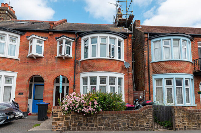 1 Bedroom Flat For Sale In Pall Mall, Leigh-on-sea, SS9