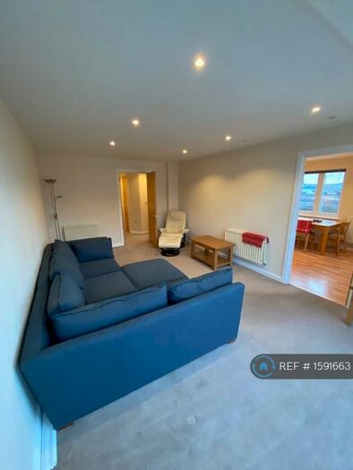 2 Bedroom Flat To Rent In Vellacott Close, Cardiff, CF10