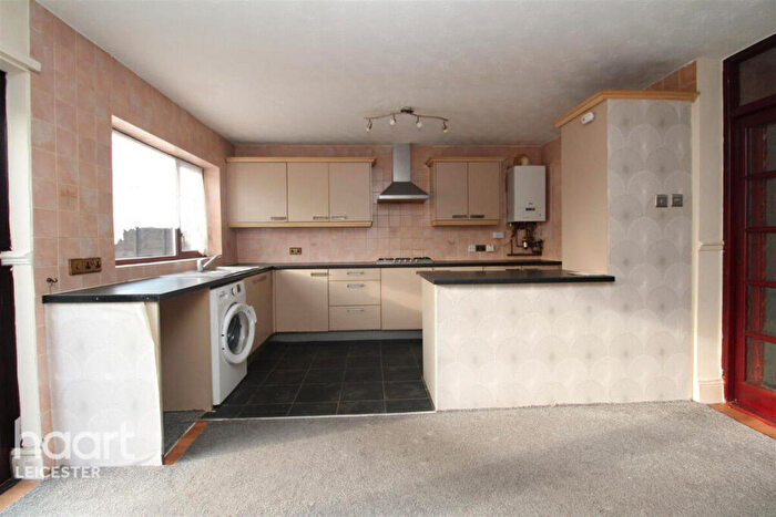 3 Bedroom Semi-Detached House To Rent In Gayton Avenue, Leicester, LE4