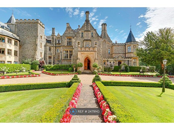 2 Bedroom Flat To Rent In Wood Lane, Stanmore, HA7