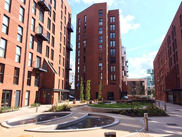 2 Bedroom Flat To Rent In Sillavan Way, Salford, M3