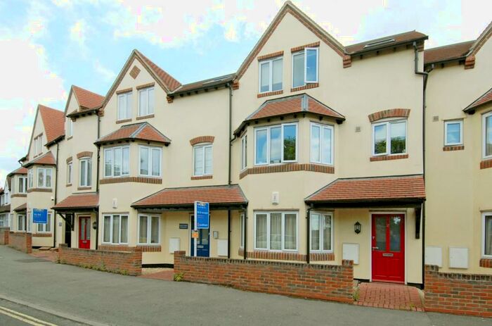 1 Bedroom Flat To Rent In Saxon Court, Stephen Road, Headington, OX3