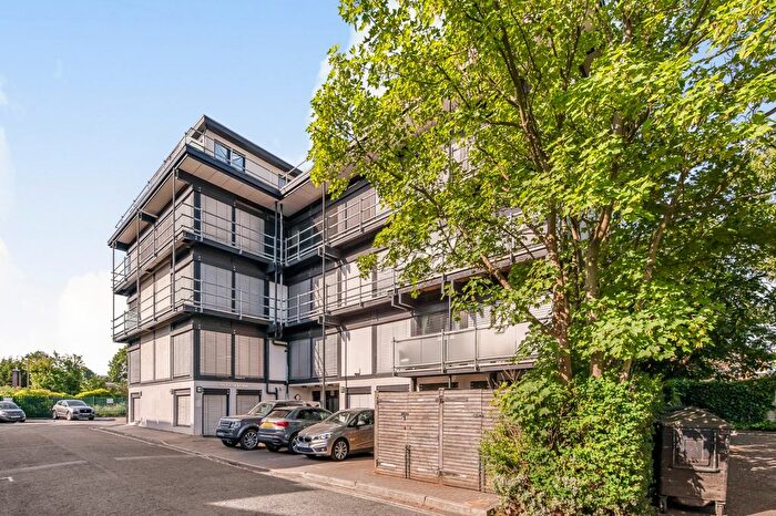1 Bedroom Flat To Rent In Victoria Villas, Richmond, TW9