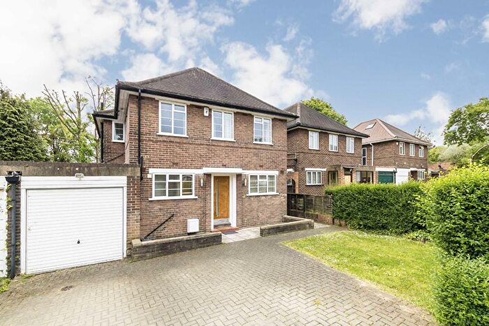 4 Bedroom Detached House To Rent In East Close, Ealing, W5