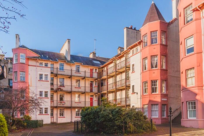 2 Bedroom Flat For Sale In / Tron Square, Edinburgh, EH1