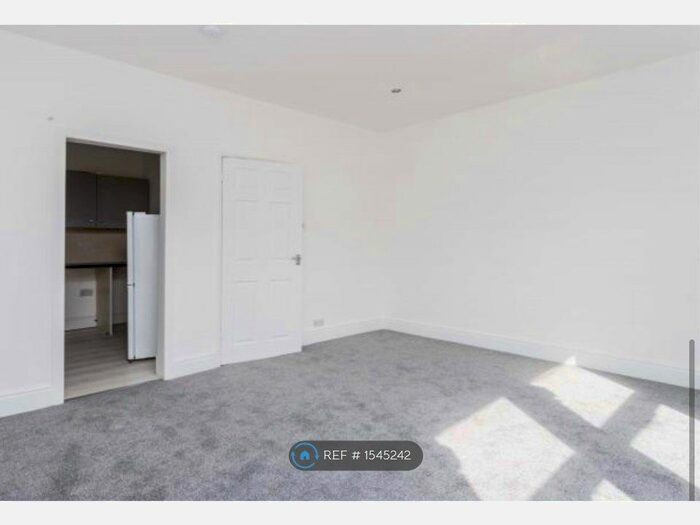 1 Bedroom Flat To Rent In Effingham Road, London, N8